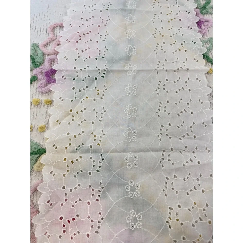Vintage White Eyelet Lace Table Runner Floral Scalloped Dresser Scarf 31x13.5